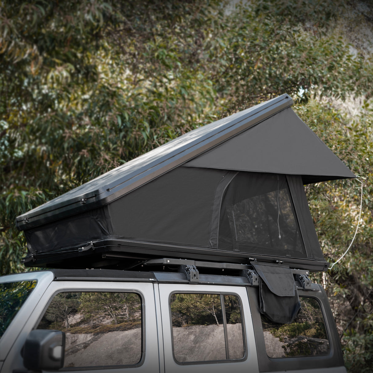Roof Top Tent Hardshell Rooftop Tent for Van SUV Truck Car Overland Tent Camping for 2-3 Person with Ladder